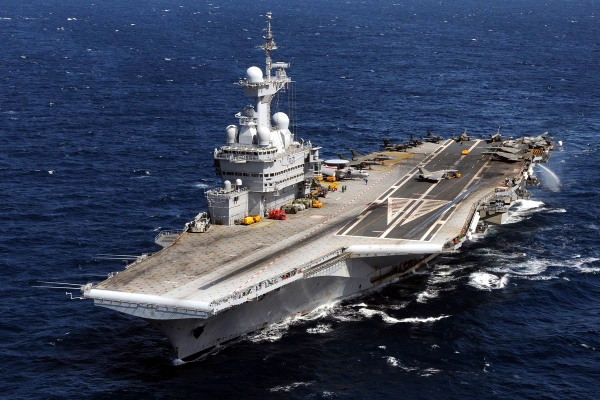 Lotniskowiec Charles de Gaulle wróci do walki z ISIS